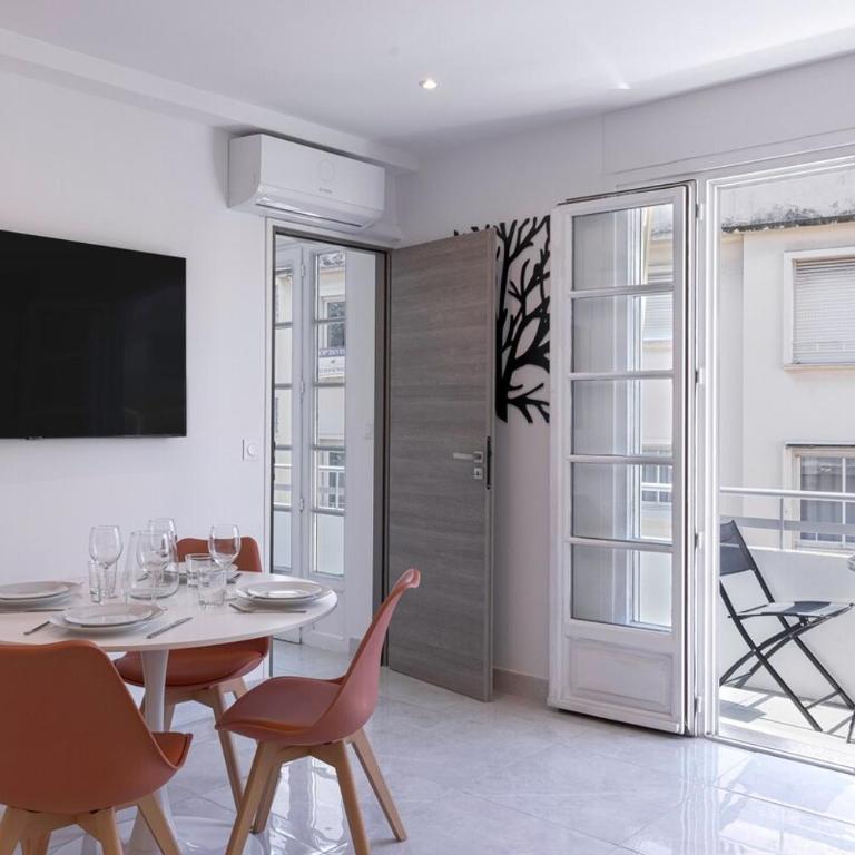 Cannes Molière - Palais, Plage, Balcon, Clim et Centre ville - Apartment - 15