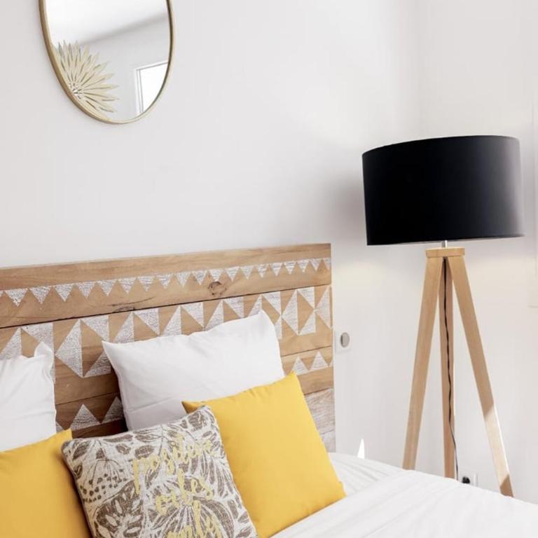 Good Vibes - 10mn from harbor, 5mn from Palais and train station, central, AC, comfy - Apartment - 10