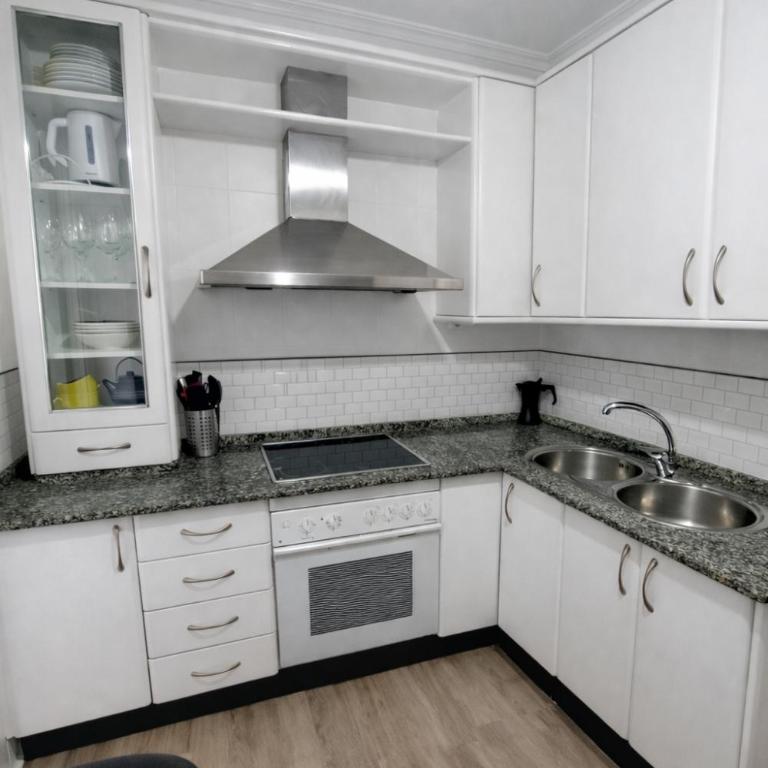 Apartamento 3 dormitorios con garaje y wifi gratis a pocos minutos del centro de Jerez - Apartamento Superior con 3 dormitorios - 29