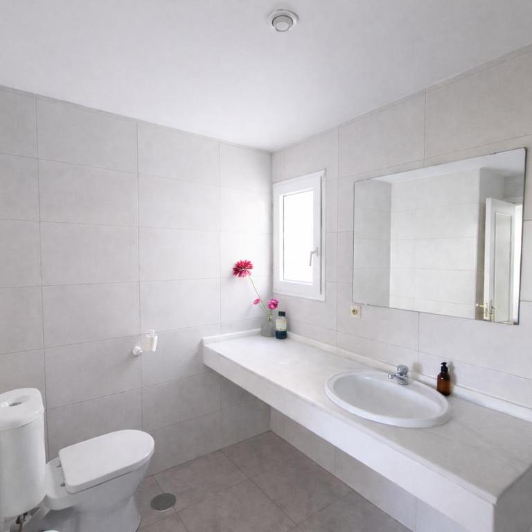 Apartamento 3 dormitorios con garaje y wifi gratis a pocos minutos del centro de Jerez - Apartamento Superior con 3 dormitorios - 11