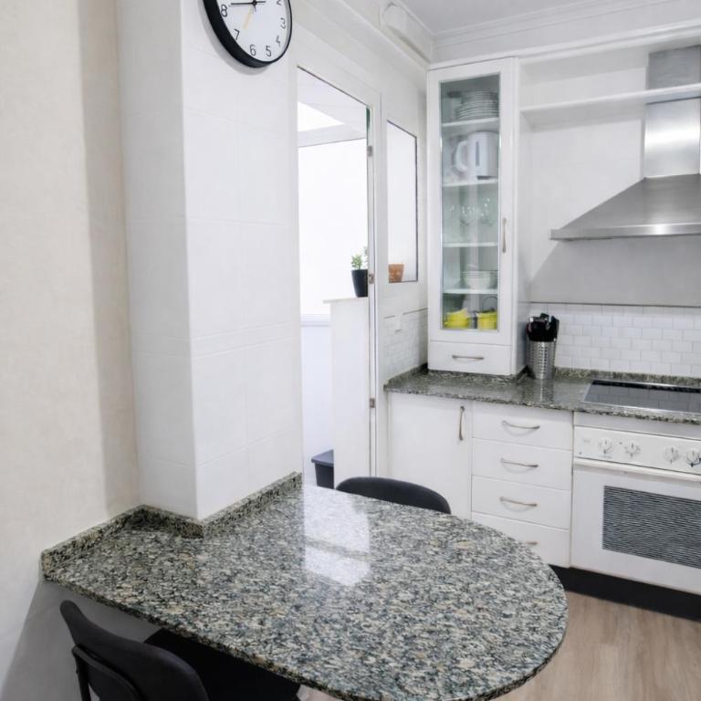 Apartamento 3 dormitorios con garaje y wifi gratis a pocos minutos del centro de Jerez - Apartamento Superior con 3 dormitorios - 30