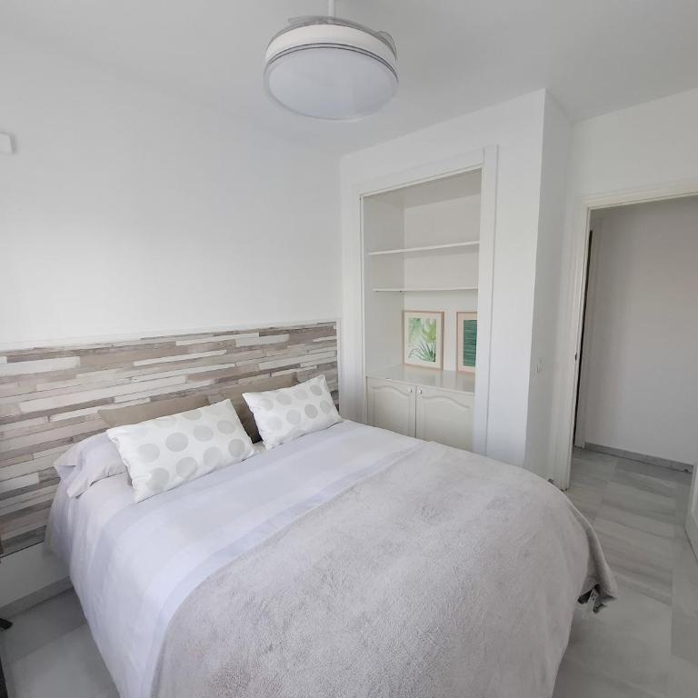 Apartamento 3 dormitorios con garaje y wifi gratis a pocos minutos del centro de Jerez - Apartamento Superior con 3 dormitorios - 24