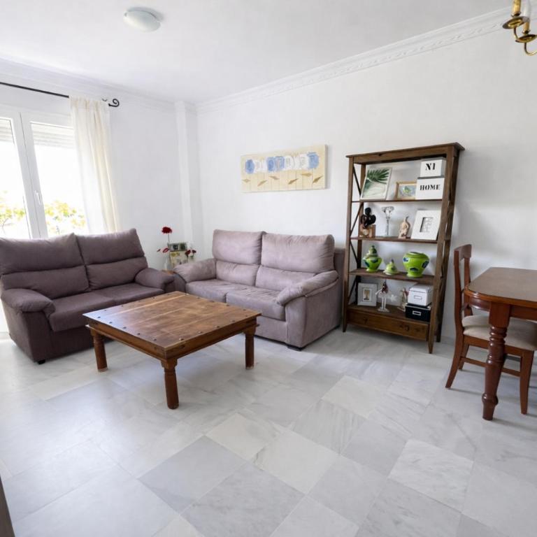 Apartamento 3 dormitorios con garaje y wifi gratis a pocos minutos del centro de Jerez - Apartamento Superior con 3 dormitorios - 40