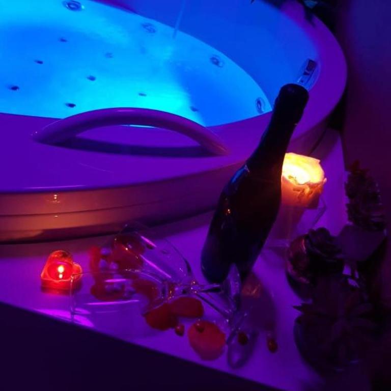 Nerva Accommodation Cavour - Suite with Spa Bath - 2