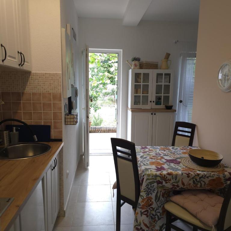 Miro guesthouse - Apartman sa 1 Spavaćom Sobom i Pogledom na Vrt - 11