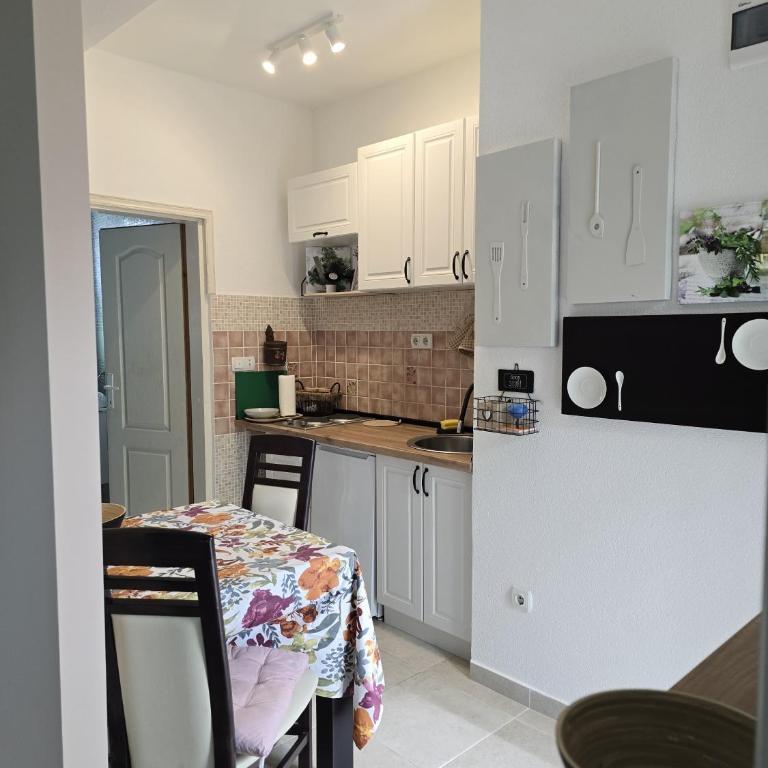 Miro guesthouse - Apartman sa 1 Spavaćom Sobom i Pogledom na Vrt - 4