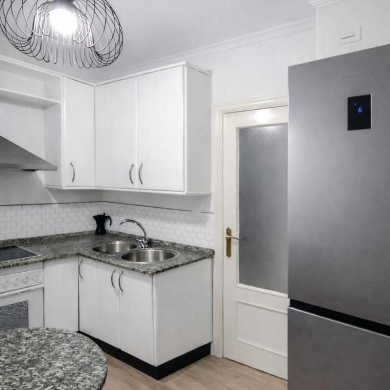 Apartamento 3 dormitorios con garaje y wifi gratis a pocos minutos del centro de Jerez - Apartamento Superior con 3 dormitorios - 31