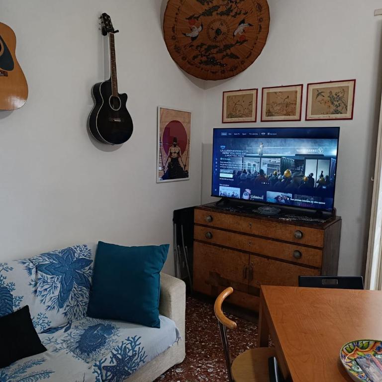 Eleganti Camere in Centro a due passi dalla Stazione - Family Room with Balcony - 16