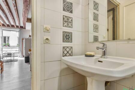 Faubourg Du Temple 2 - CI - Pleasant, light-filled Parisian studio - 2p - Appartement - 7