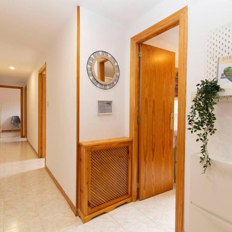 Treparriscos Home l Cine en casa l WIFI l Vistas - Three-Bedroom Apartment - 19