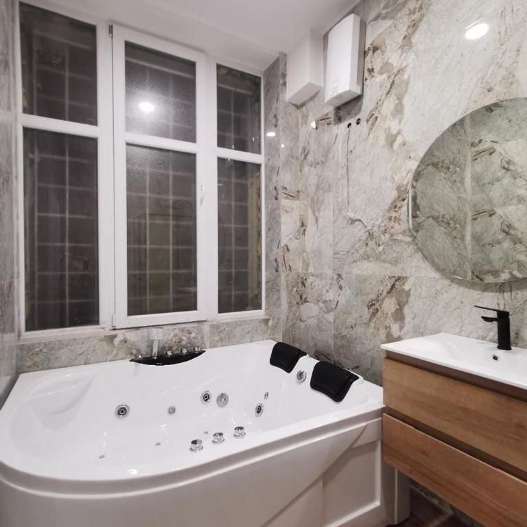 369 Apartments - Deluks Suite sa Spa Kadom - 1