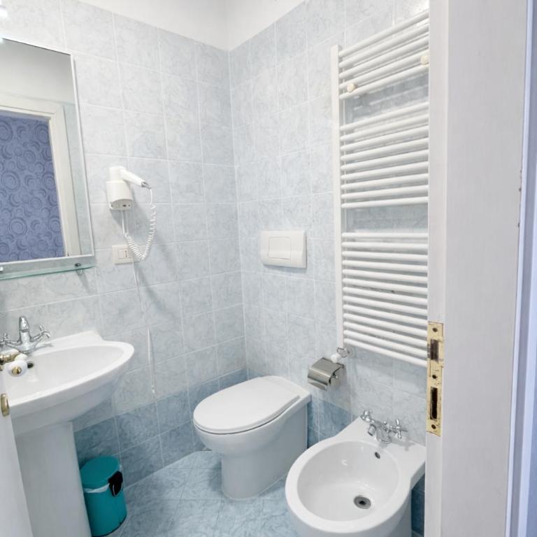 La Luna del Vaticano - Triple Room with Private Bathroom - 4