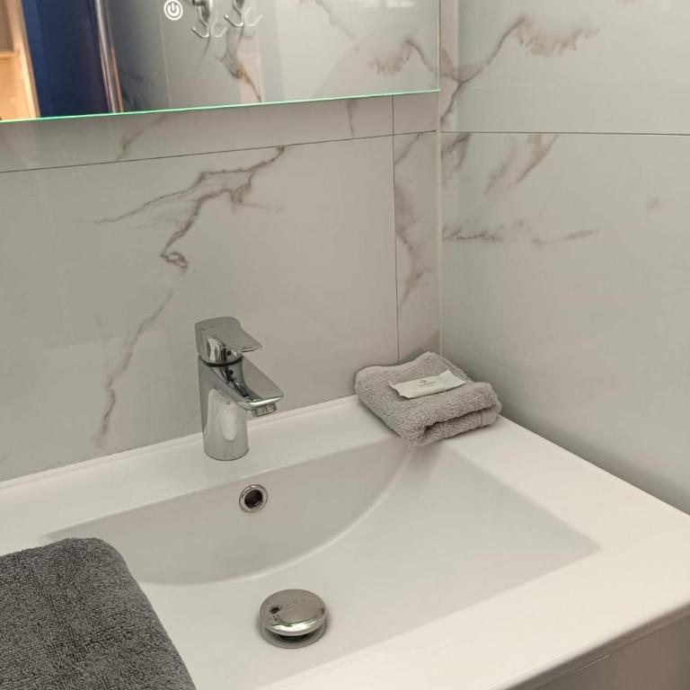 Agréable T2 lumineux avec vue dégagée et piscine - Appartement 1 Chambre - 11