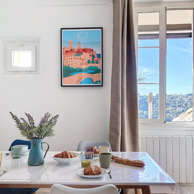 Joli 2 pièces calme & vue au coeur de Biot village - Appartement 1 Chambre avec Vue - 2