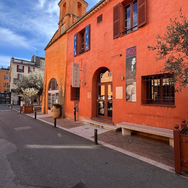 Joli 2 pièces calme & vue au coeur de Biot village - Appartement 1 Chambre avec Vue - 17