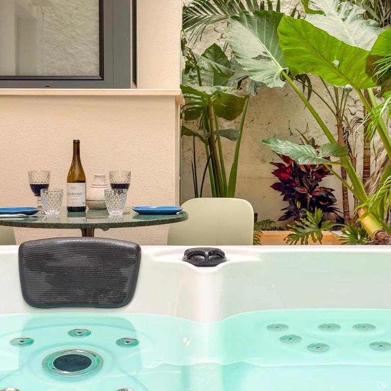 Coeo Frailes Design Apartments - Deluxe One Bedroom Apartment with Patio - 8