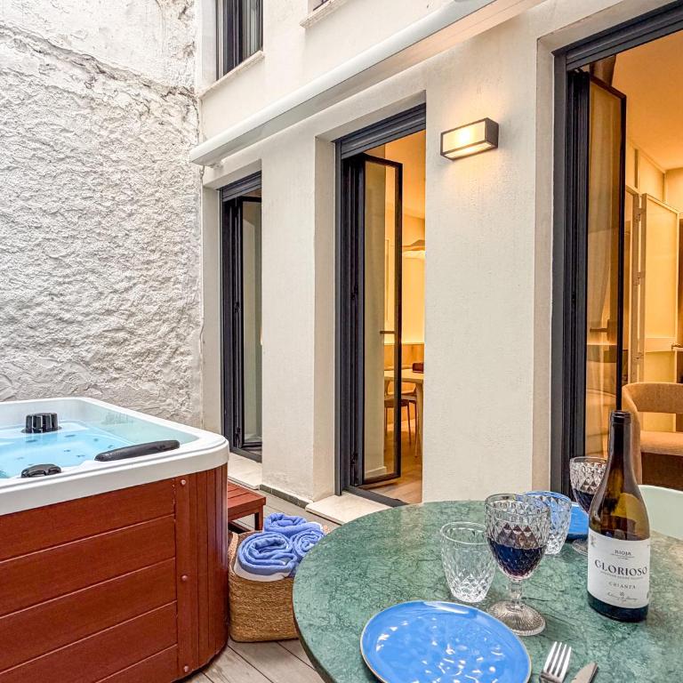 Coeo Frailes Design Apartments - Deluxe One Bedroom Apartment with Patio - 1