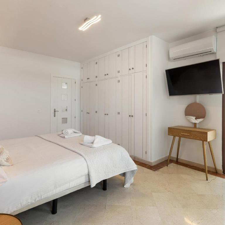 Sea Breeze Jarea by Escape Home - Villa con piscina privada - 25