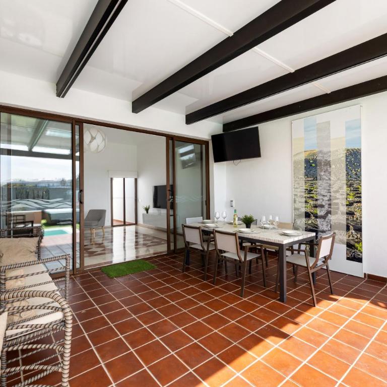 Sea Breeze Jarea by Escape Home - Villa con piscina privada - 12