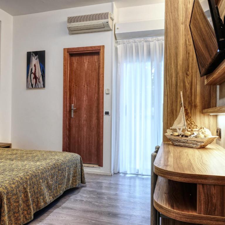 Hotel Riz - Quadruple Room with Balcony - 2