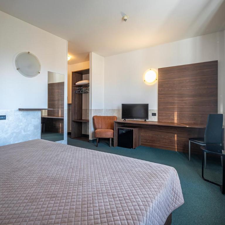 Hotel Albatros - Deluxe Room - 12
