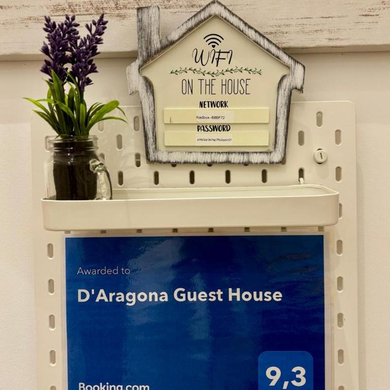 D'Aragona Guest House - King Room with Balcony - 4
