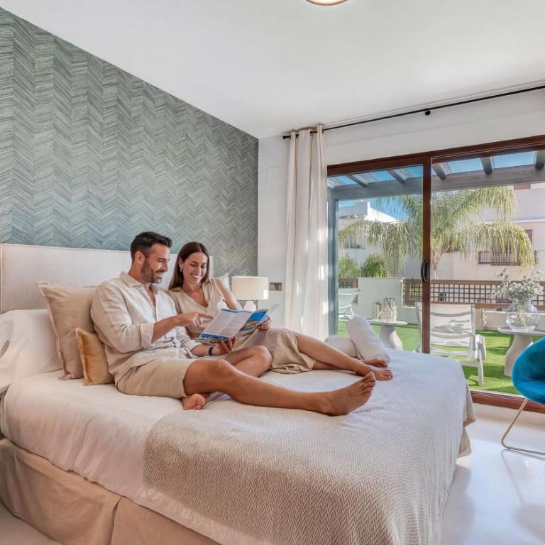 VACATION MARBELLA I The Sovereign Penthouse, New Furniture, Gated Complex, Large Communal Pool, 24h Security, 5min to Puerto Banus - Apartamento de 3 dormitorios - Planta Alta - 5