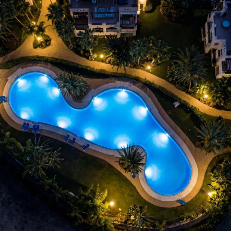 VACATION MARBELLA I The Sovereign Penthouse, New Furniture, Gated Complex, Large Communal Pool, 24h Security, 5min to Puerto Banus - Apartamento de 3 dormitorios - Planta Alta - 16