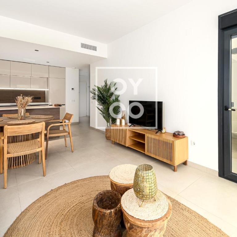 Amalia Garden Groundfloor Retreat, heated pool, near beach and sea, By OYOOSTAYS - Apartamento Deluxe de 2 dormitorios con vistas al jardín - 29