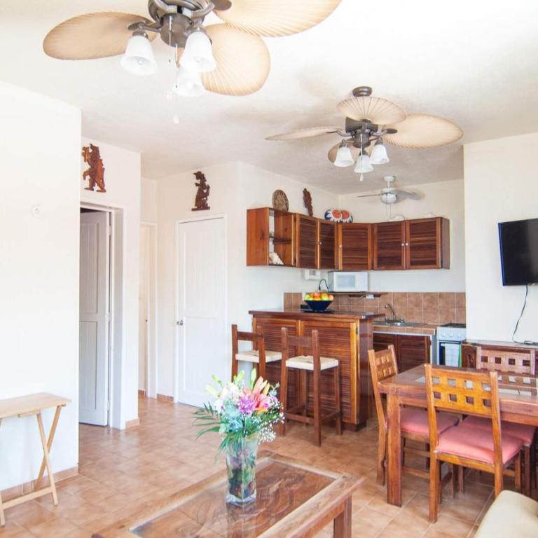 Beachfront 2BR Condo in Playa I Steps to 5th Ave! - 2BR Beachfront Oceanview Terrace - 10