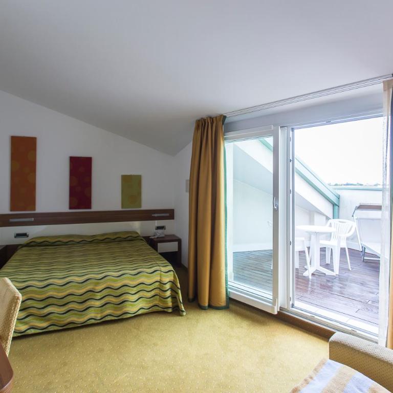 Hotel Maregolf - Camera Matrimoniale con Balcone - 4