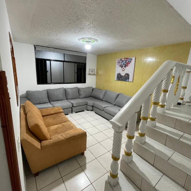Casa Completa 3 pisos Tranquila y Hermosa - Casa de 5 dormitorios - 18