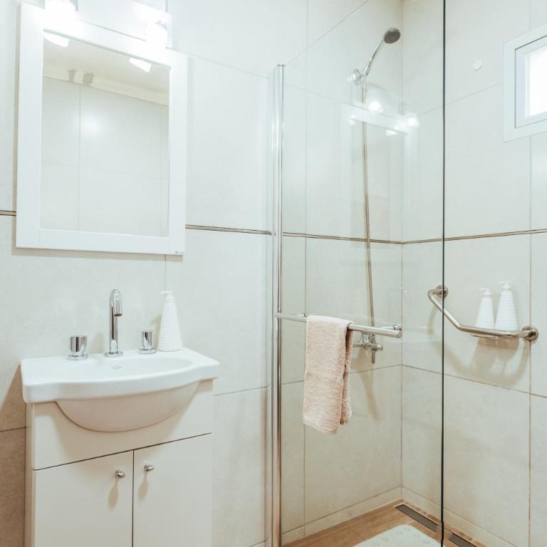 Casa Jainen - Three-Bedroom Townhouse - 32