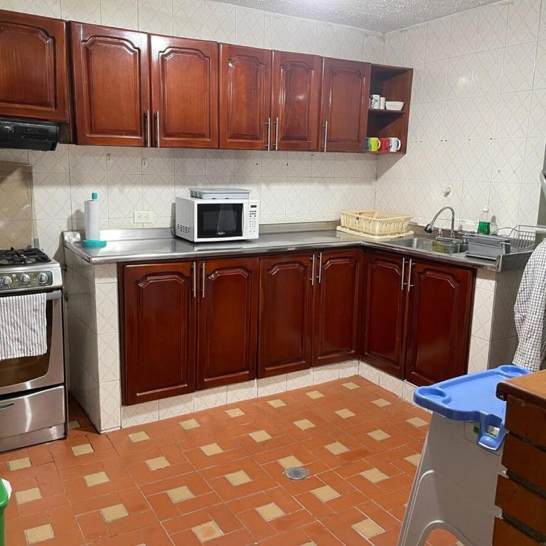 Casa Completa 3 pisos Tranquila y Hermosa - Casa de 5 dormitorios - 5