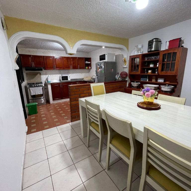 Casa Completa 3 pisos Tranquila y Hermosa - Casa de 5 dormitorios - 3