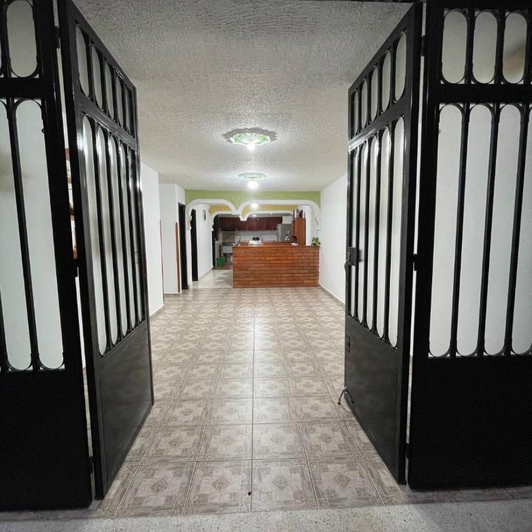 Casa Completa 3 pisos Tranquila y Hermosa - Casa de 5 dormitorios - 2