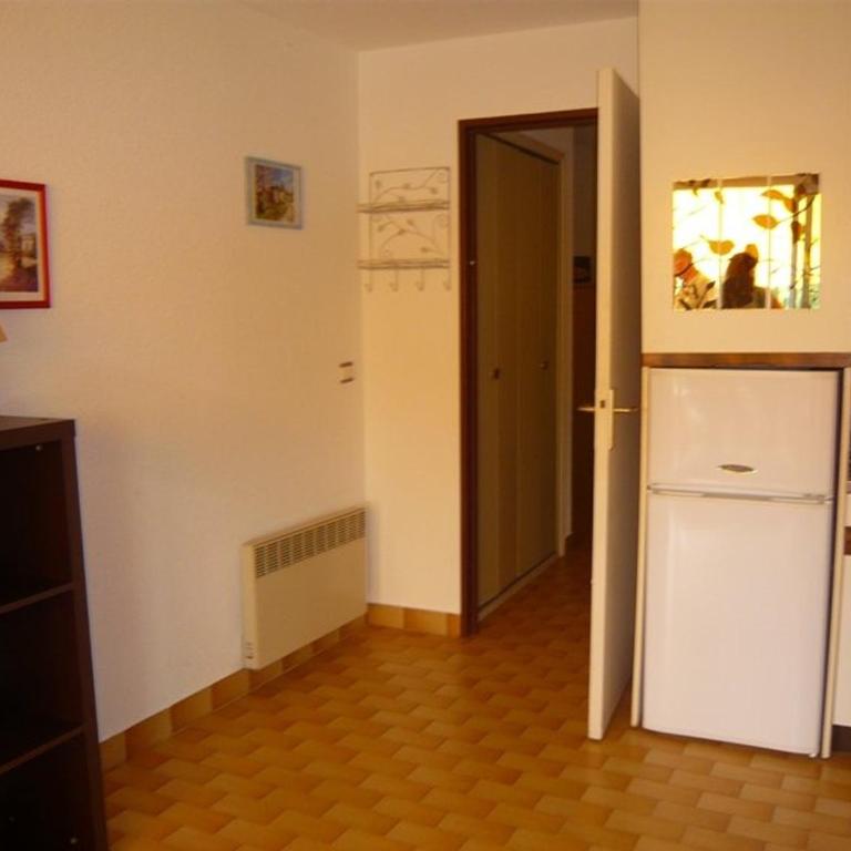Studio Cabine Climatisé 3 Couchages avec Terrasse et Parking Privé - Port Camargue - FR-1-731-92 - Studio - 11
