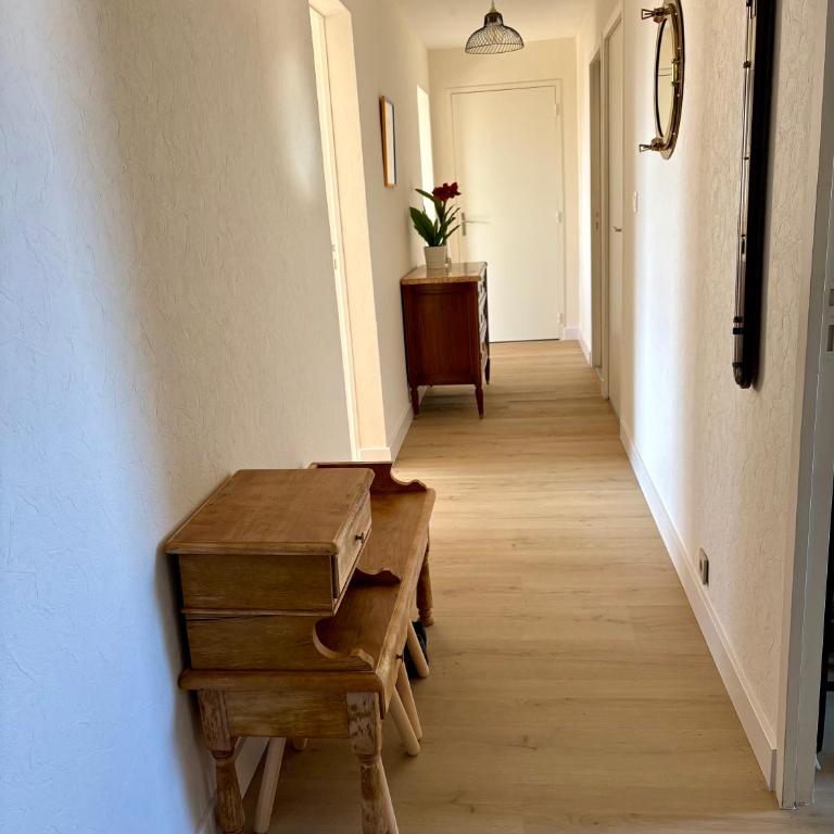 Appartement Élégant, Terrasse, Garage Privé & Wi-Fi - Appartement 2 Chambres - 18