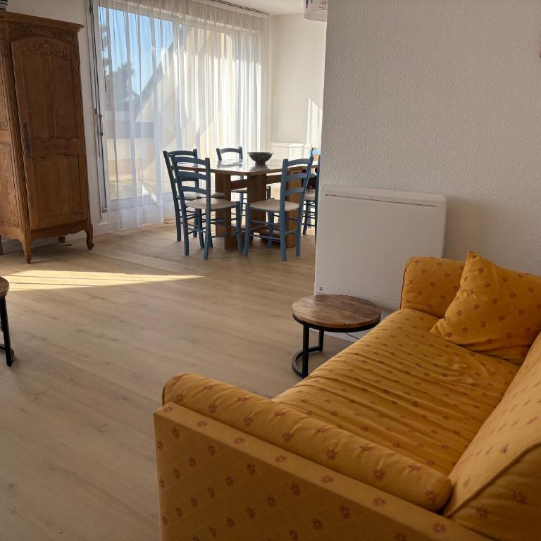Appartement Élégant, Terrasse, Garage Privé & Wi-Fi - Appartement 2 Chambres - 31