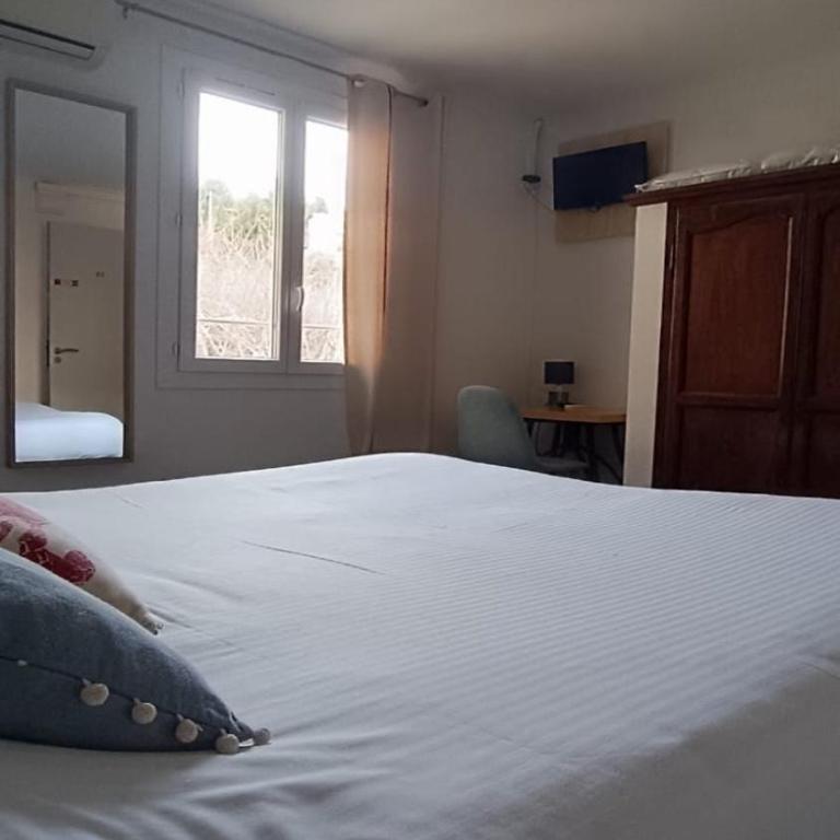 Hôtel La Petite Bohème - Chambre Lit Queen-Size - Vue sur Jardin - 7