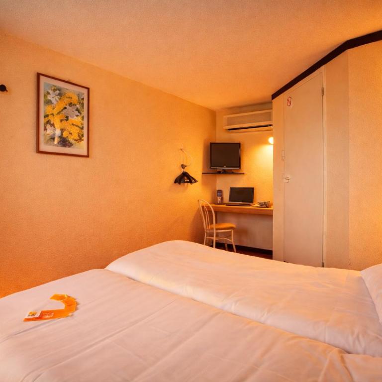 Première Classe Clermont Ferrand Nord - Chambre Lits Jumeaux - 1