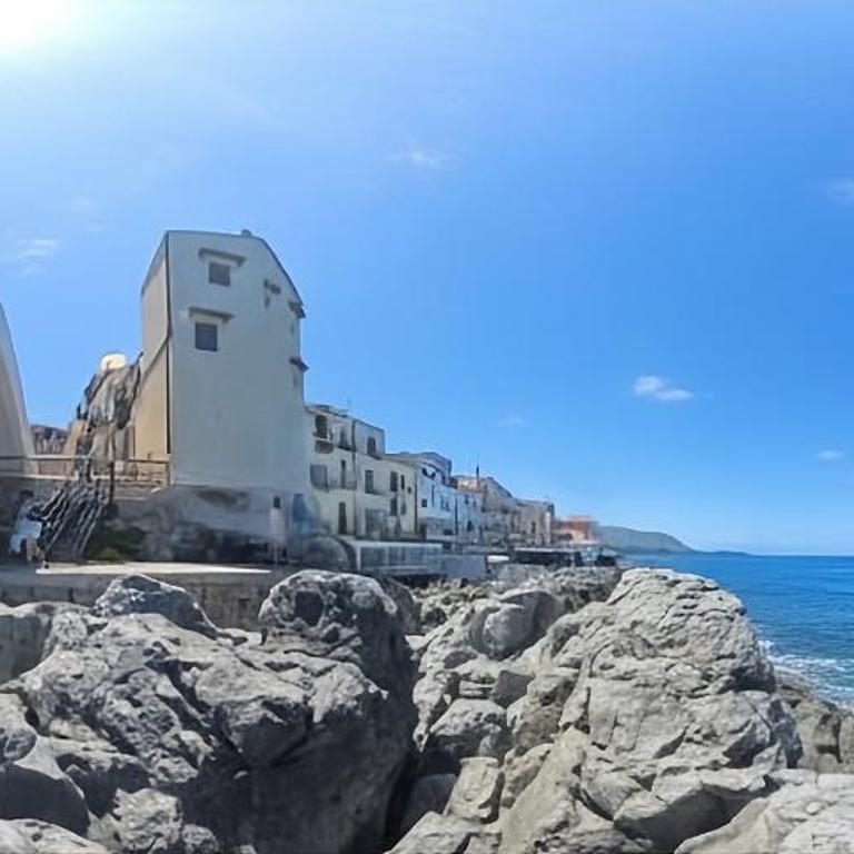 CEFALUX - Torre Bastione sul Mare - Appartamento con 1 Camera da Letto - 50