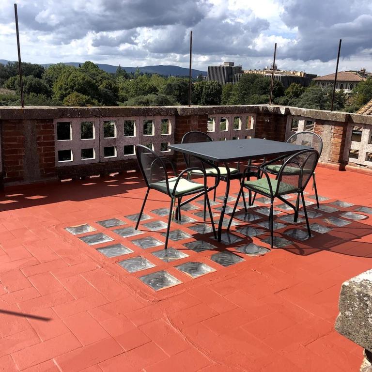 elegant flat with rooftop 450 mt from piazza del campo - Two-Bedroom Apartment with Terrace - 9