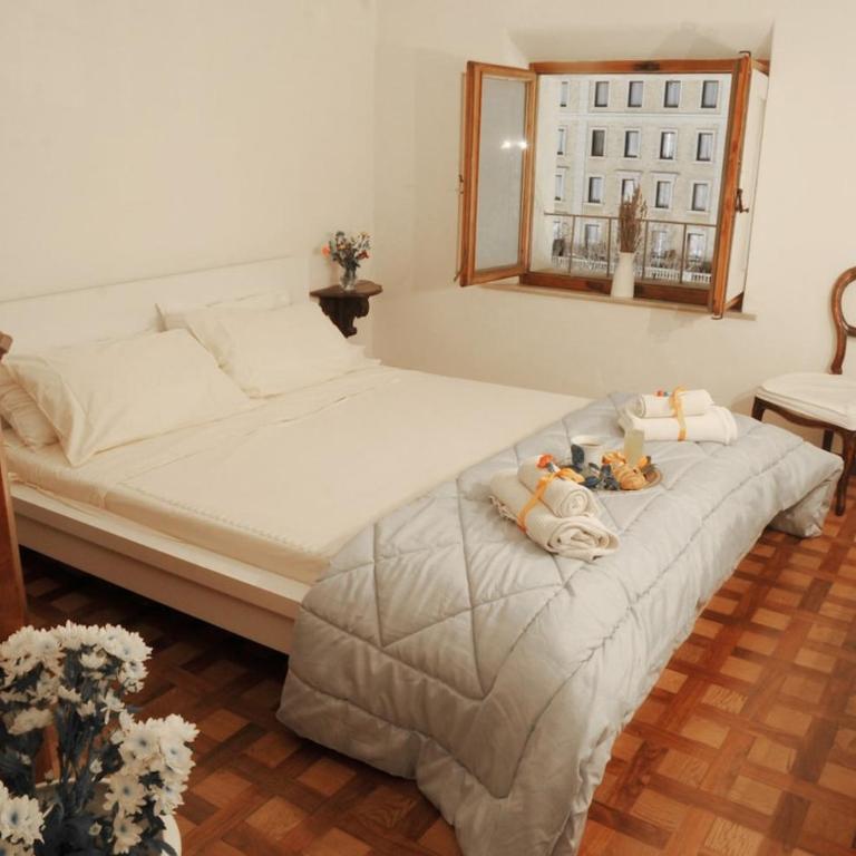 elegant flat with rooftop 450 mt from piazza del campo - Two-Bedroom Apartment with Terrace - 3