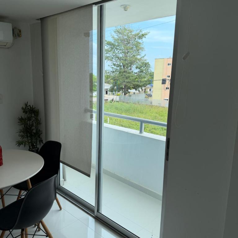 Apto hermoso en condominio-excelente ubicación - Apartamento de 3 dormitorios - 4