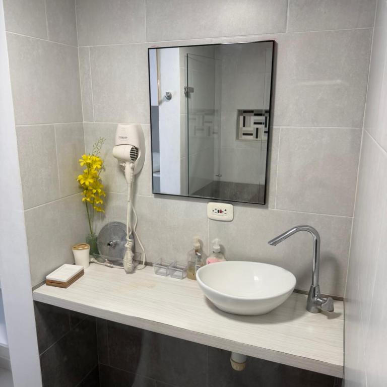 Apto hermoso en condominio-excelente ubicación - Apartamento de 3 dormitorios - 6