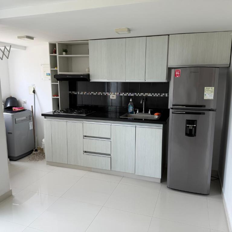 Apto hermoso en condominio-excelente ubicación - Apartamento de 3 dormitorios - 2