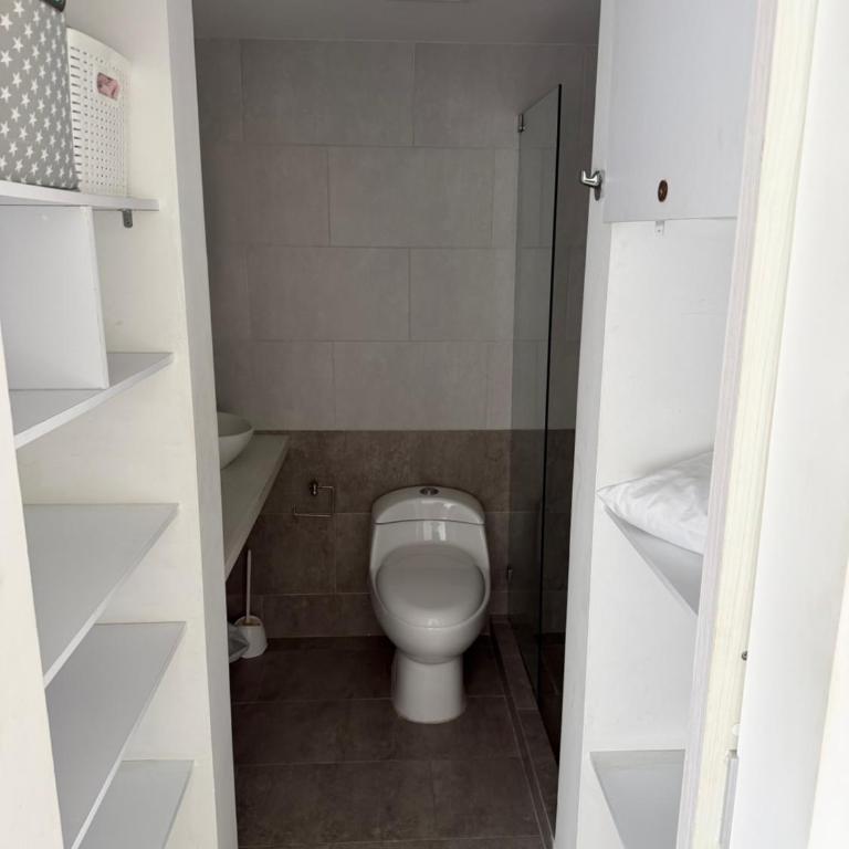 Apto hermoso en condominio-excelente ubicación - Apartamento de 3 dormitorios - 15