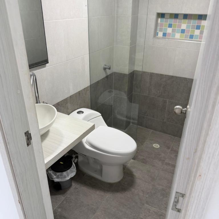 Apto hermoso en condominio-excelente ubicación - Apartamento de 3 dormitorios - 21
