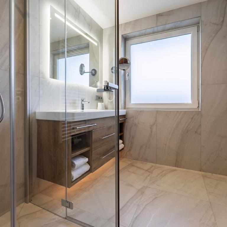 Hotel Vier Jahreszeiten - Familienzimmer mit Balkon - 4